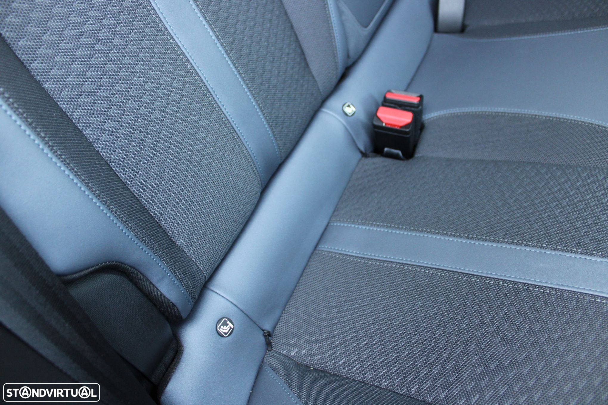 Peugeot 2008 1.2 PureTech Allure Pack EAT8 - 37