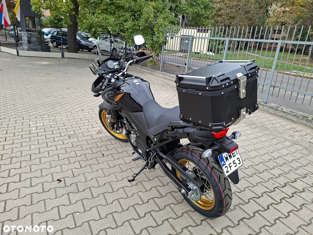 Suzuki V-STROM - 10
