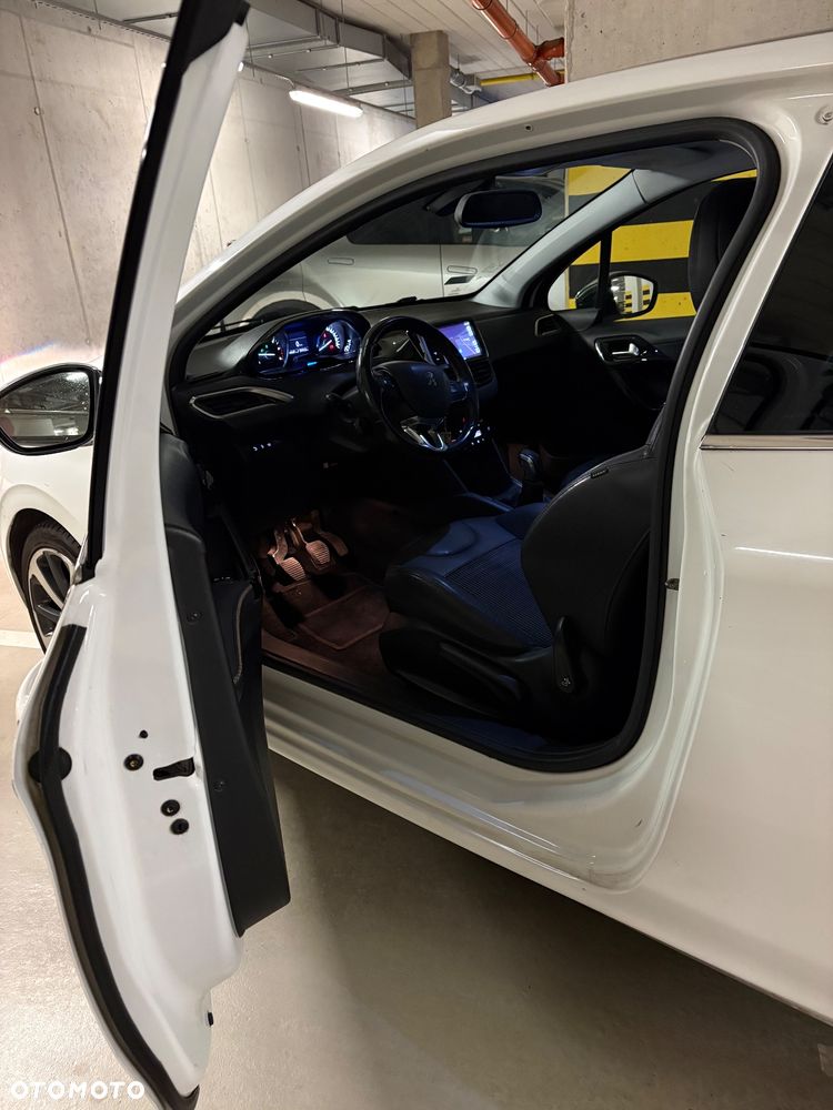 Peugeot 208 e-HDi 92 Stop&Start Allure - 6
