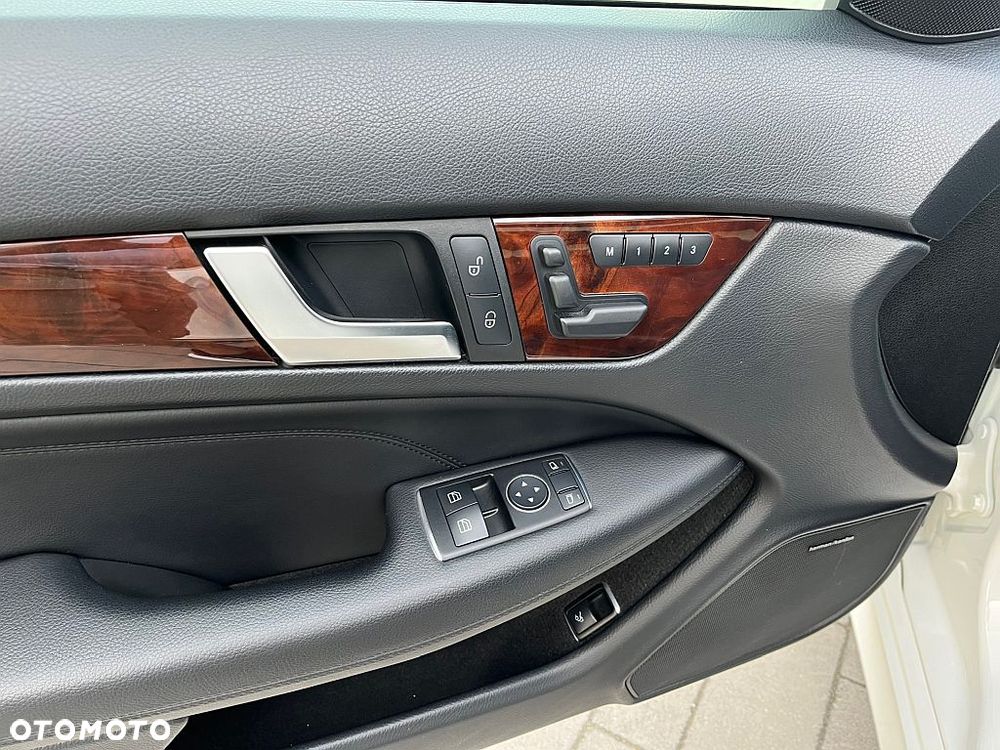Mercedes-Benz Klasa C 250 CGI BlueEff Sport - 11
