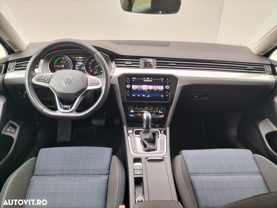 Volkswagen Passat - 10