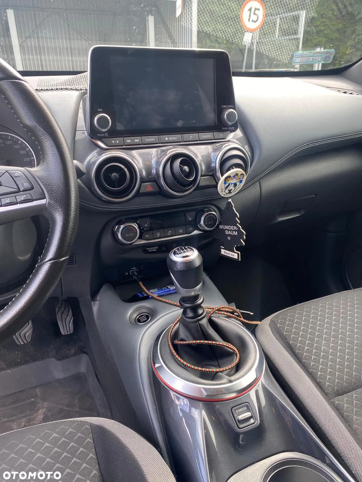 Nissan Juke 1.0 DIG-T N-Connecta - 17