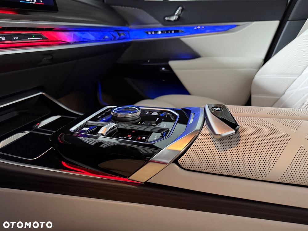 BMW Seria 7 - 38
