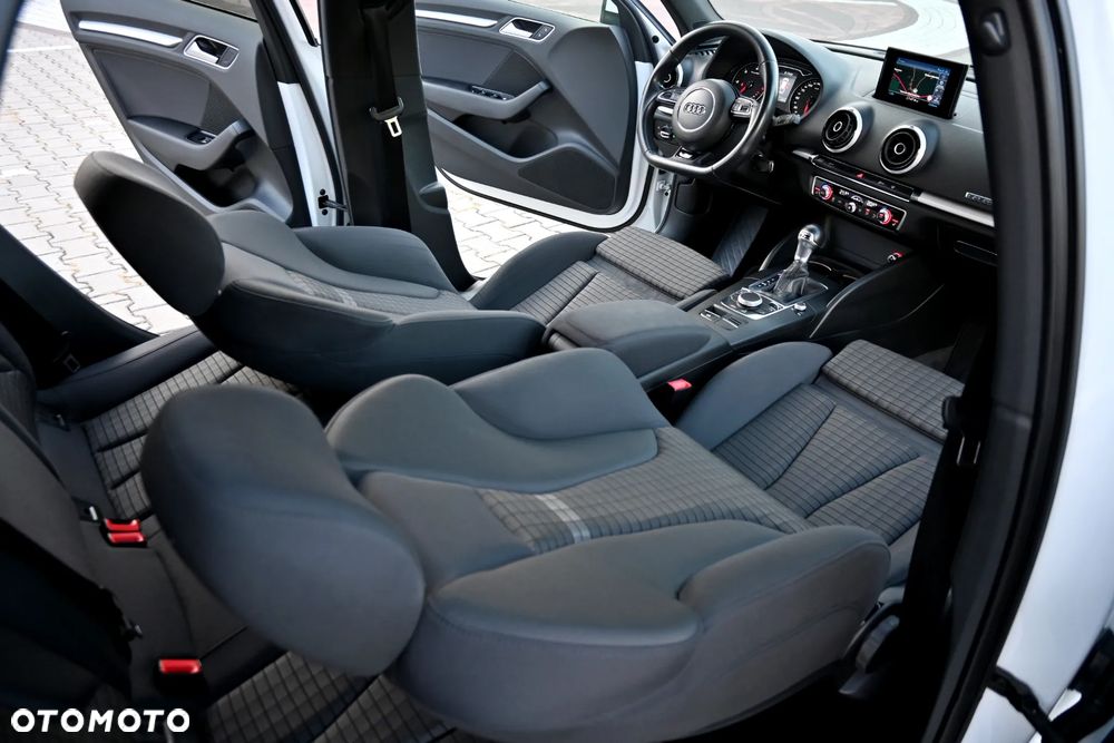 Audi A3 Sportback 2.0 TDI (clean diesel) quattro S tronic S line Sportpaket - 23