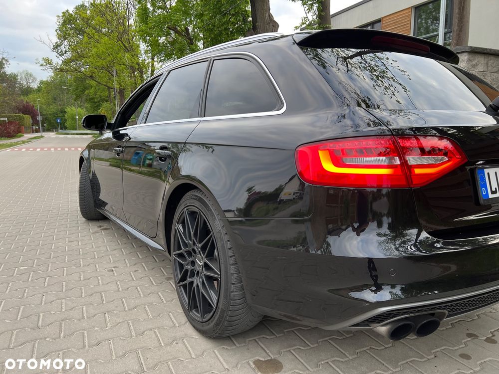 Audi A4 Avant 2.0 TDI DPF clean diesel quattro S tronic S line Sportpaket - 4