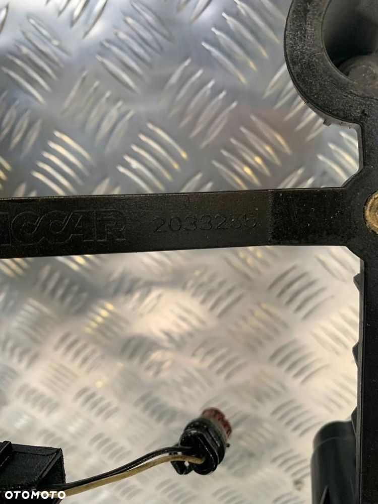 KOMPLETNA POKRYWA ZAWORÓW SILNIKA DAF - 6