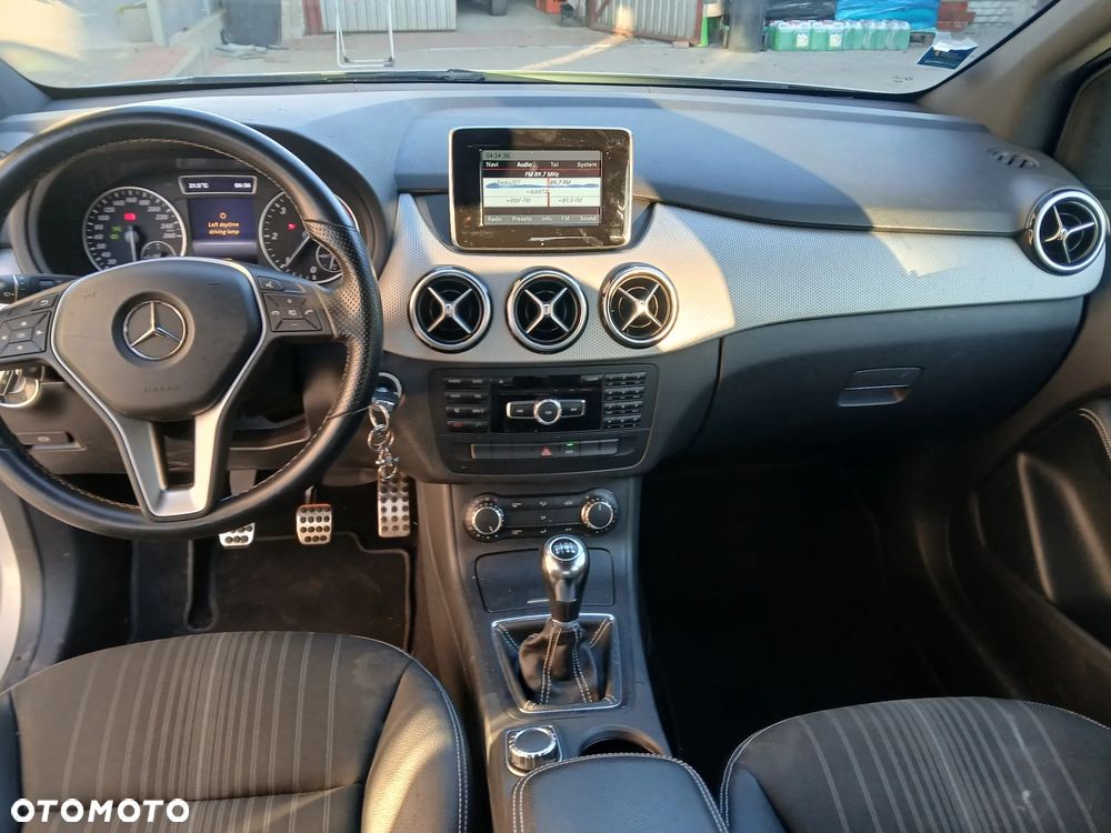 Mercedes-Benz Klasa B 180 d Edition - 12