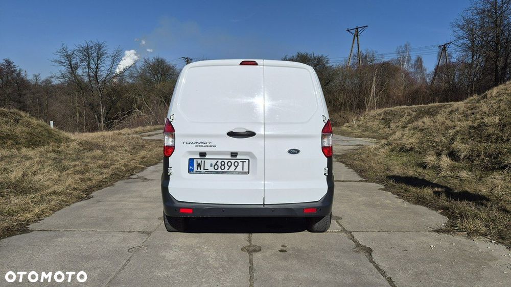 Ford Transit Courier - 17