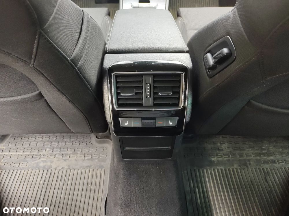Skoda Superb 2.0 TDI Ambition DSG - 17
