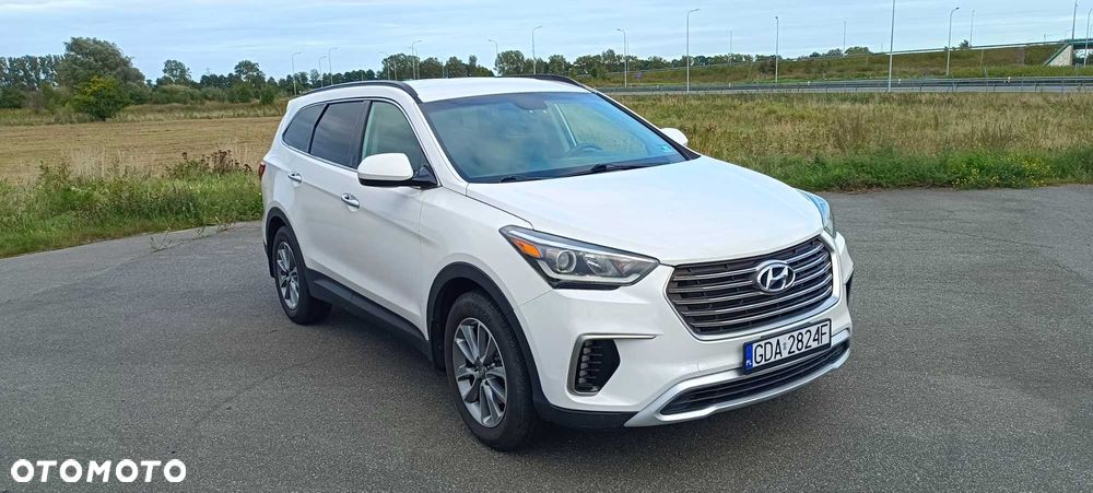 Hyundai Grand Santa Fe - 1