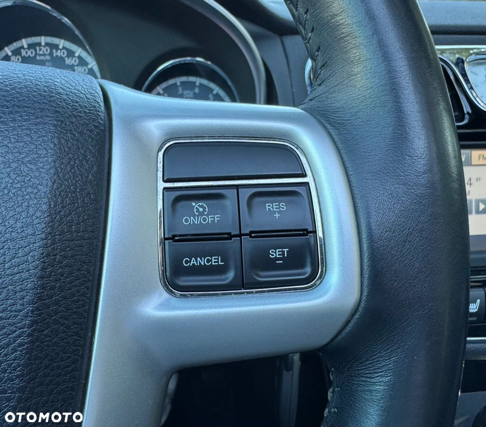 Chrysler 200 - 19