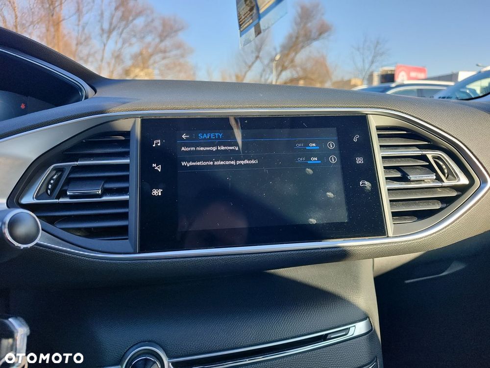 Peugeot 308 1.2 PureTech Active Pack S&S - 17