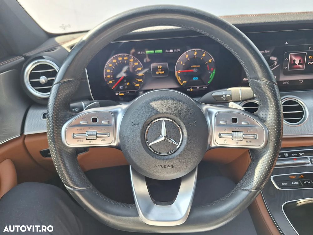 Mercedes-Benz E 300 de Aut. - 16