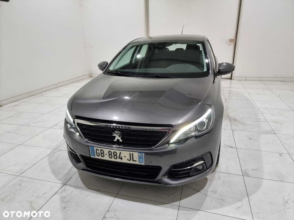 Peugeot 308 - 8