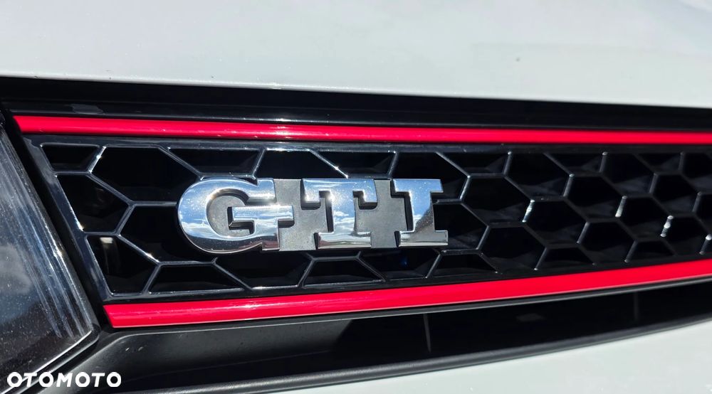 Volkswagen Golf 2.0 GTI DSG adidas - 31