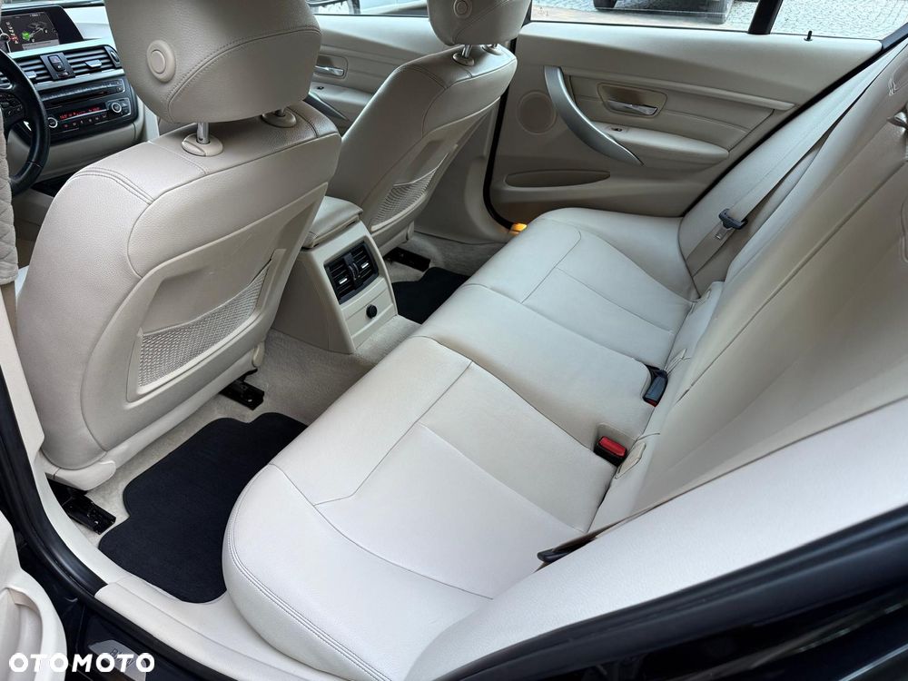 BMW Seria 3 318d Modern Line - 11