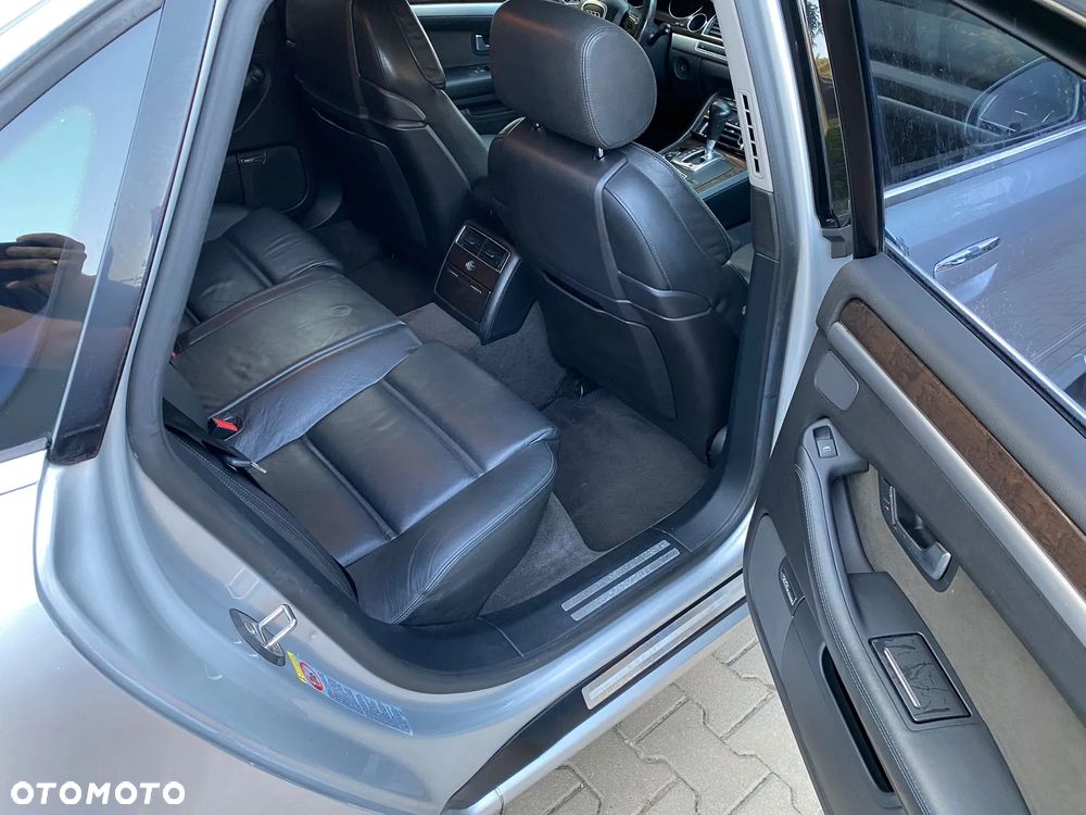 Audi A8 6.0 W12 Quattro - 8