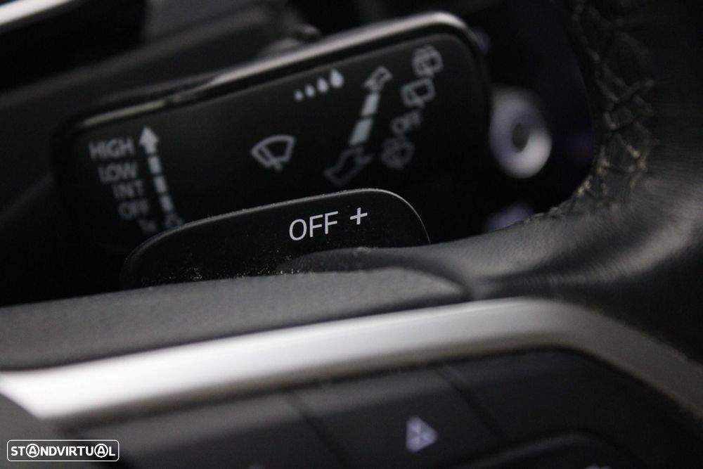 VW Passat Variant 2.0 TDI Business DSG - 14