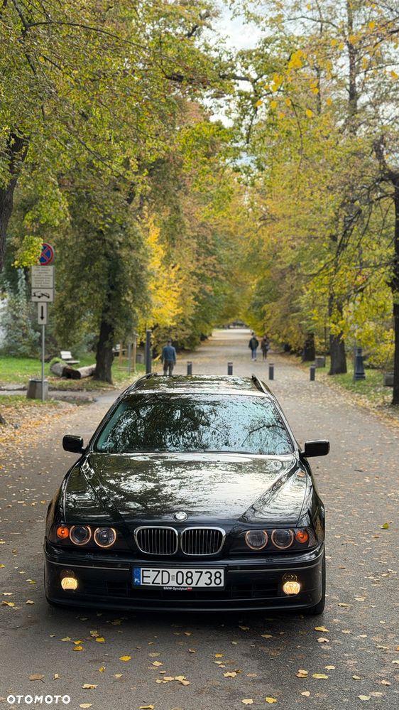 BMW 5 Series 2002 photo 2