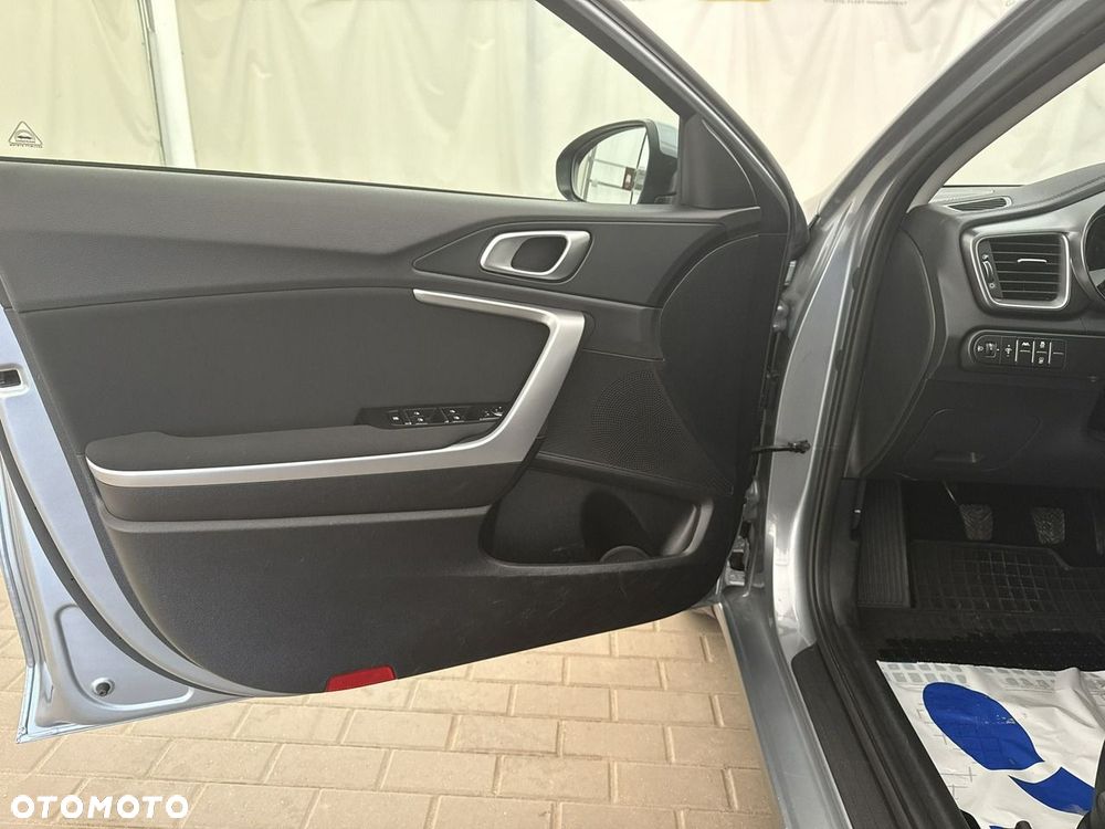 Kia Ceed - 11