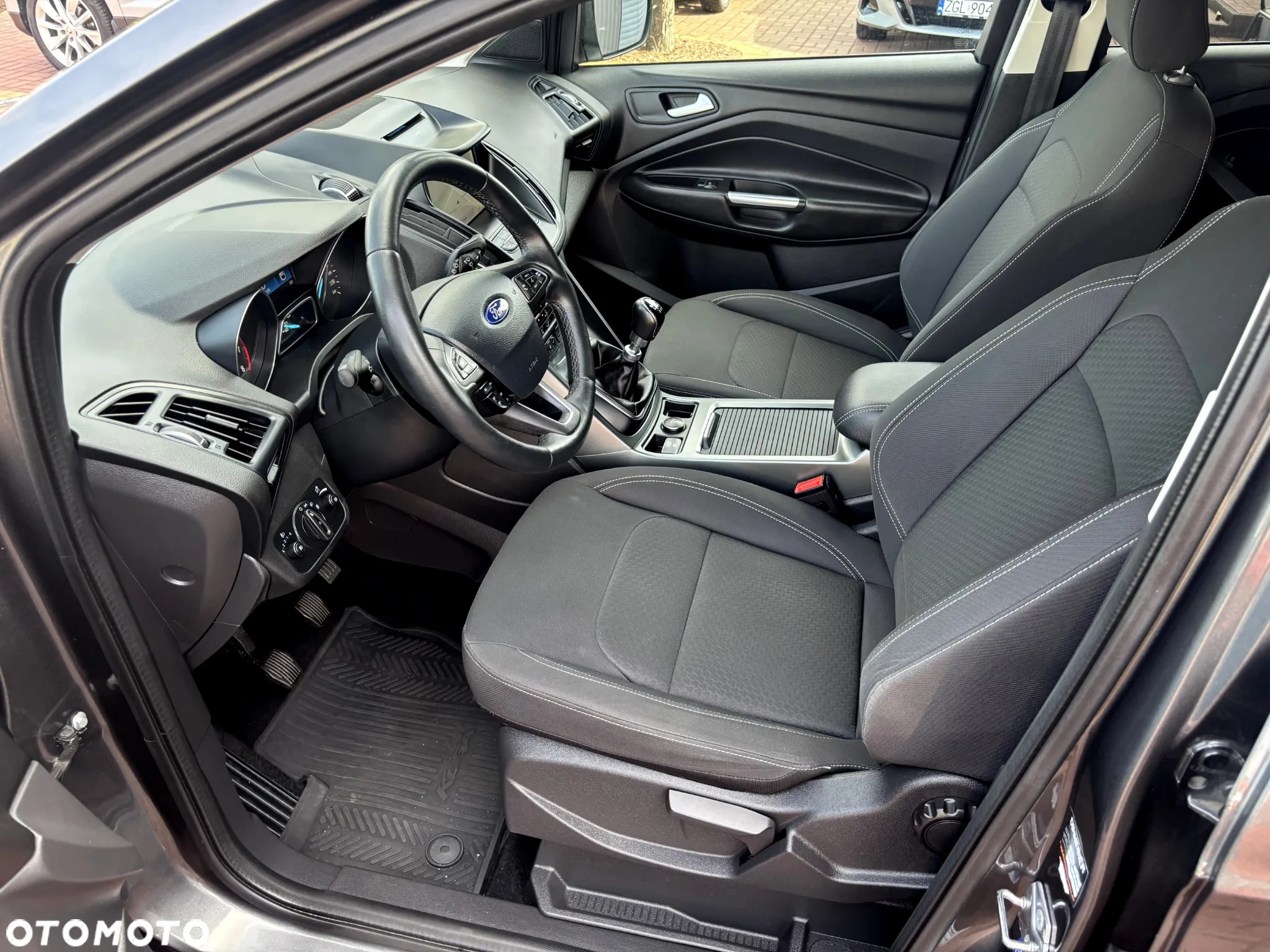 Ford Kuga 1.5 EcoBoost 2x4 Titanium - 13