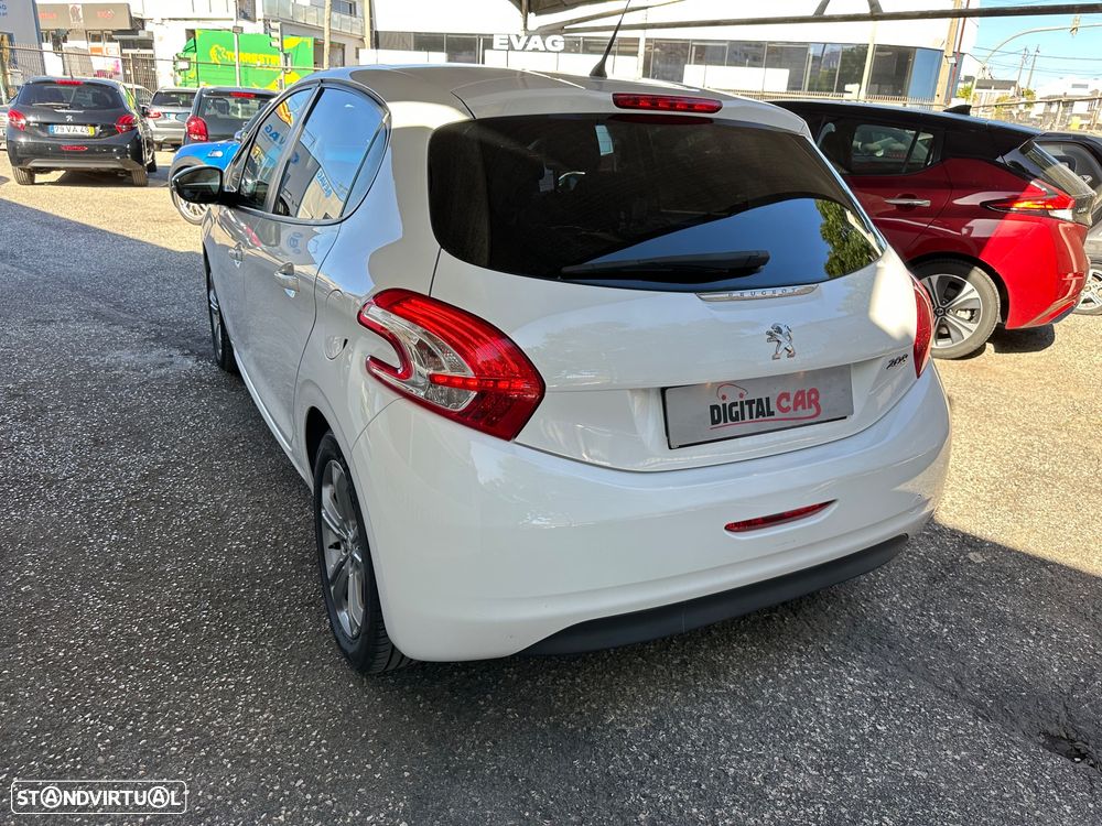 Peugeot 208 1.2 VTi SE Style - 6