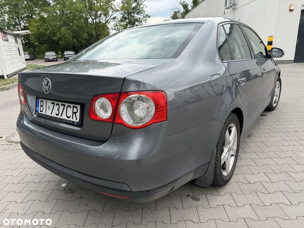 Volkswagen Jetta 1.6 Trendline - 7