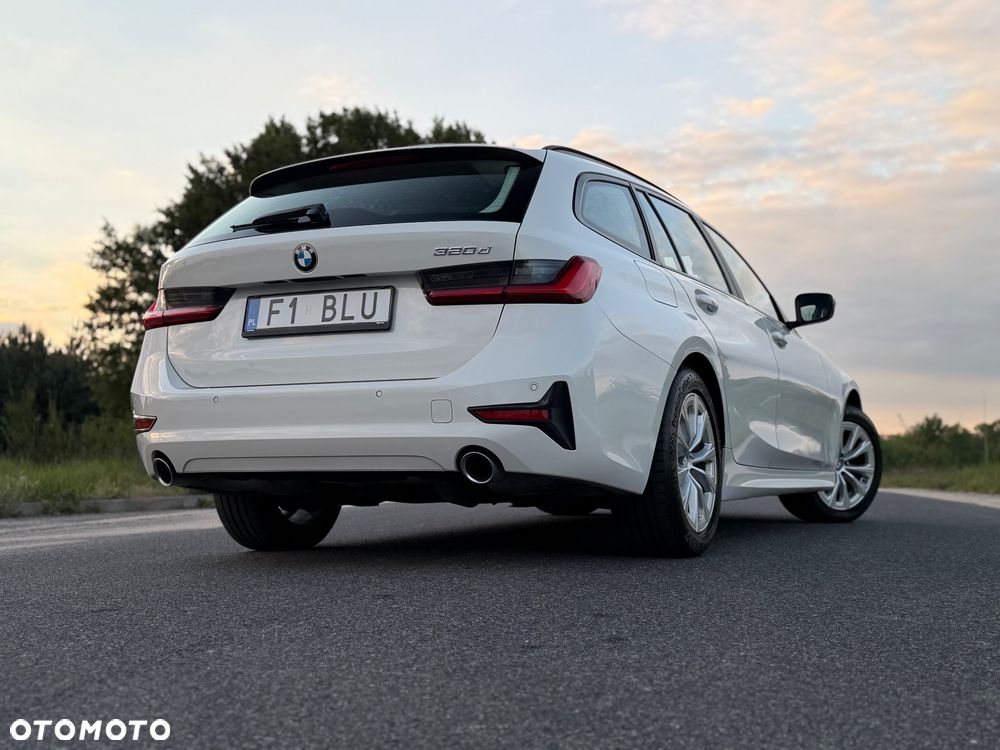 BMW Seria 3 320d Sport Line - 23