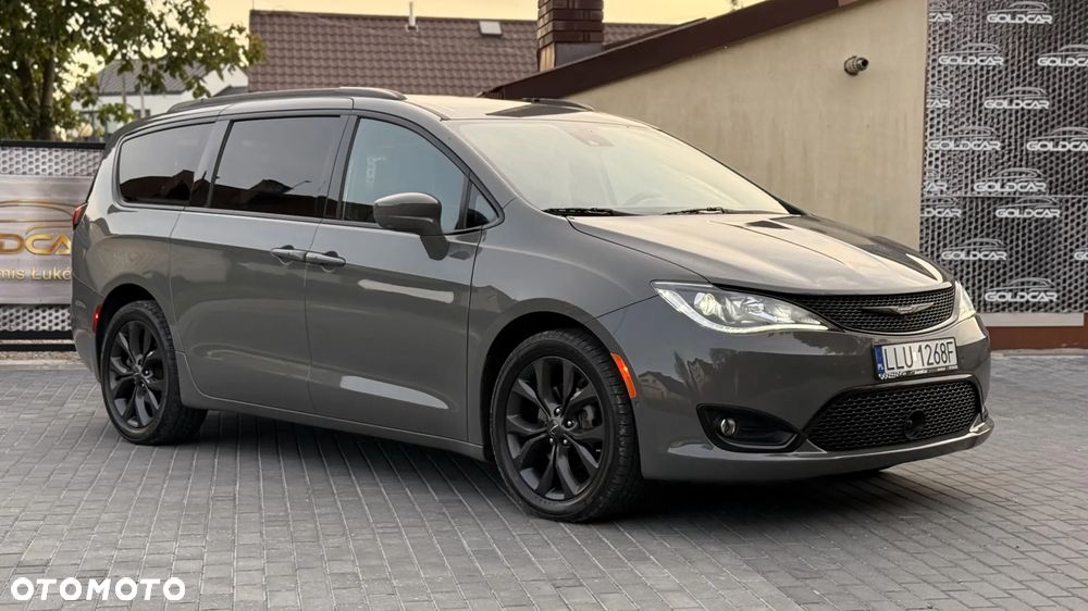 Chrysler Pacifica - 2