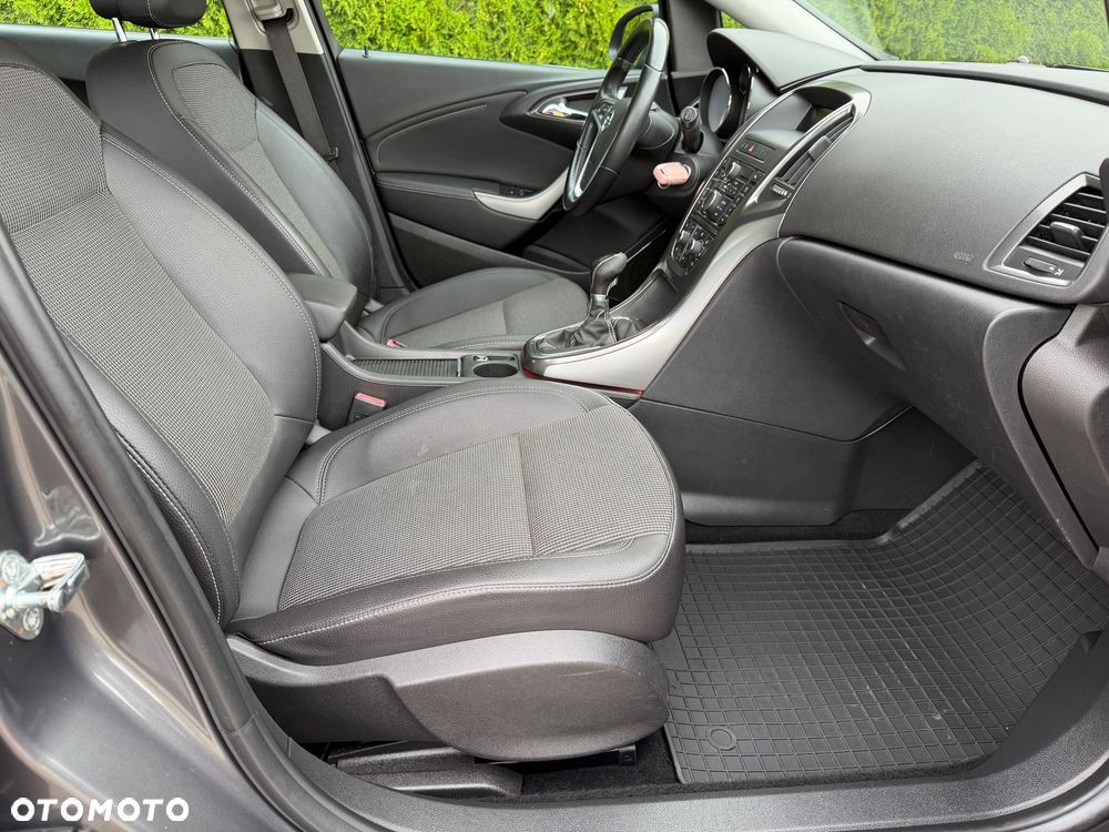 Opel Astra 1.6 Turbo Cosmo - 25