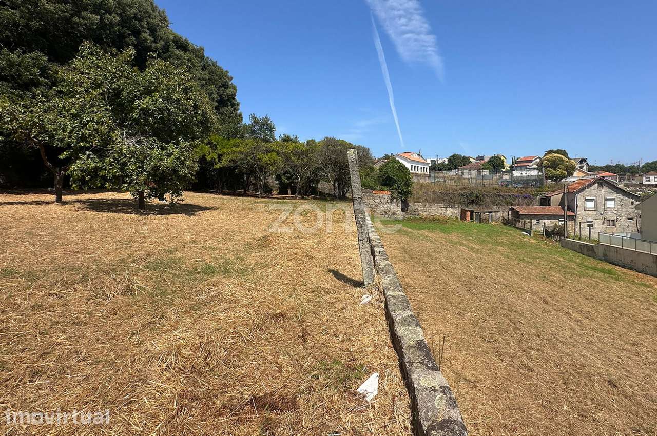 Moradia T2+2 inserida em Terreno Urbano em Guifões, Matosinhos