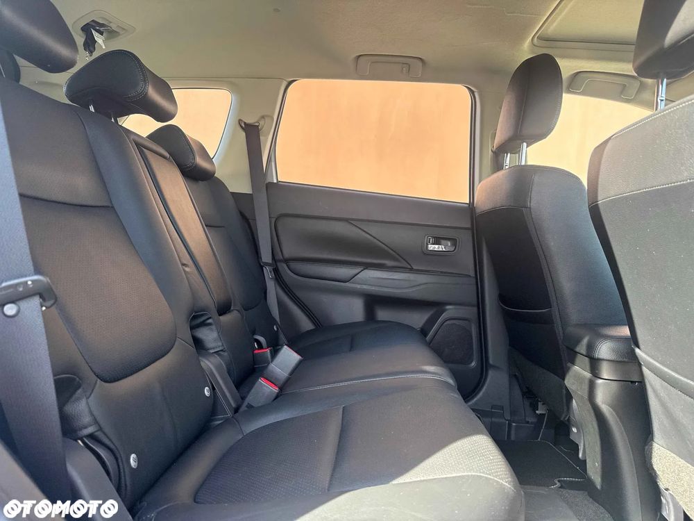 Mitsubishi Outlander - 6