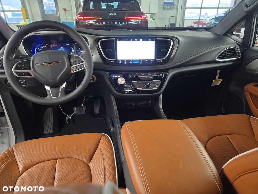 Chrysler Pacifica - 10