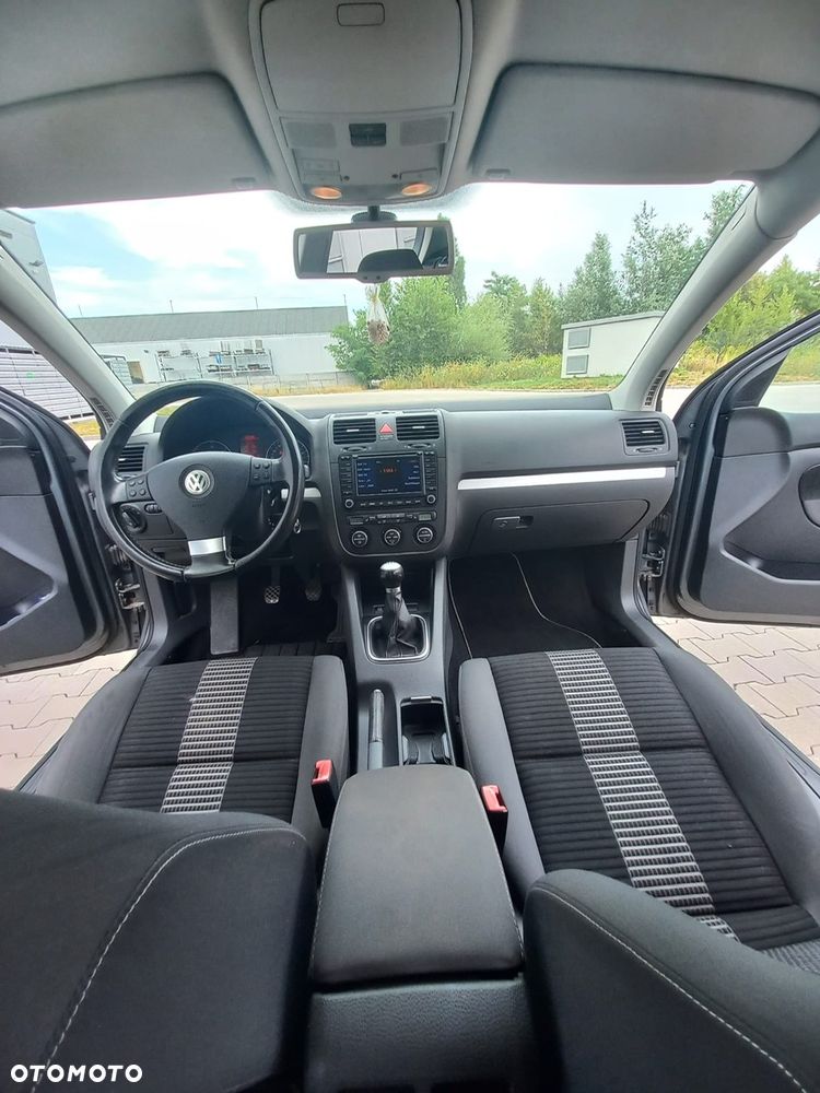 Volkswagen Golf 1.9 TDI DPF United BlueMotion - 25