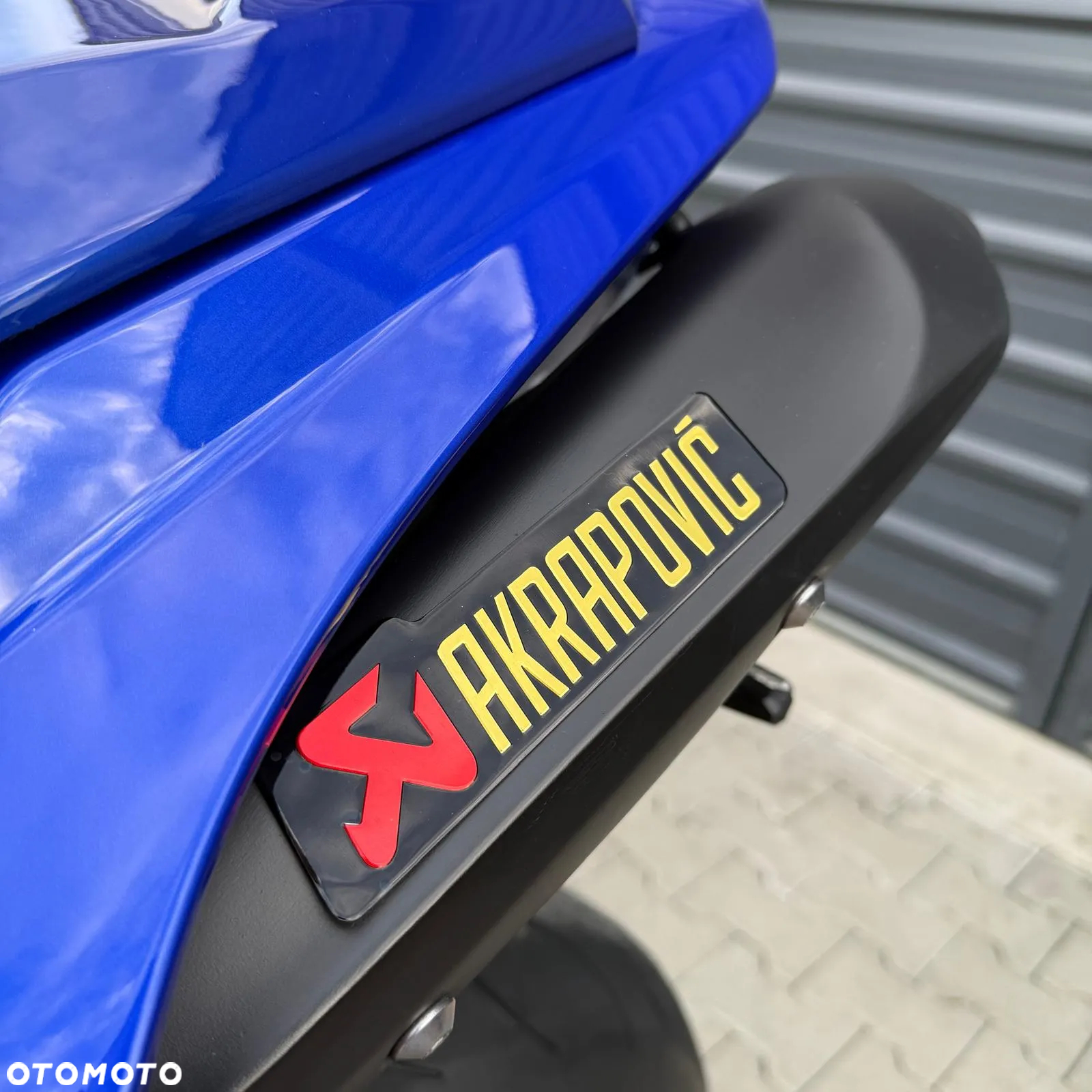 Yamaha R1 - 16