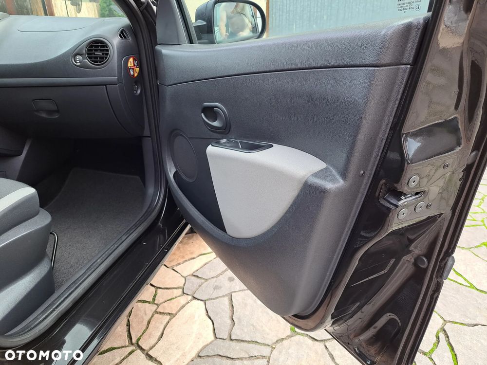Renault Clio 1.2 16V Authentique - 26