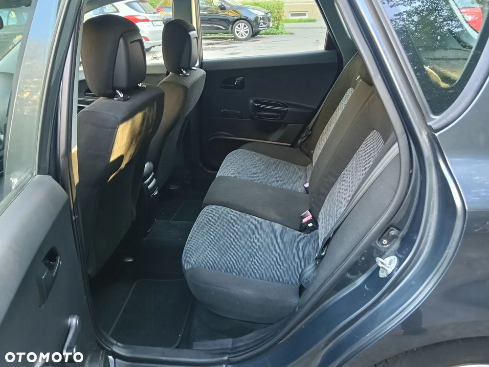 Kia Ceed - 27