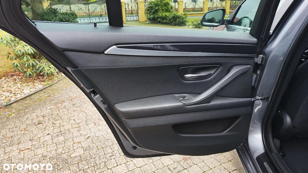 BMW Seria 5 520d - 24
