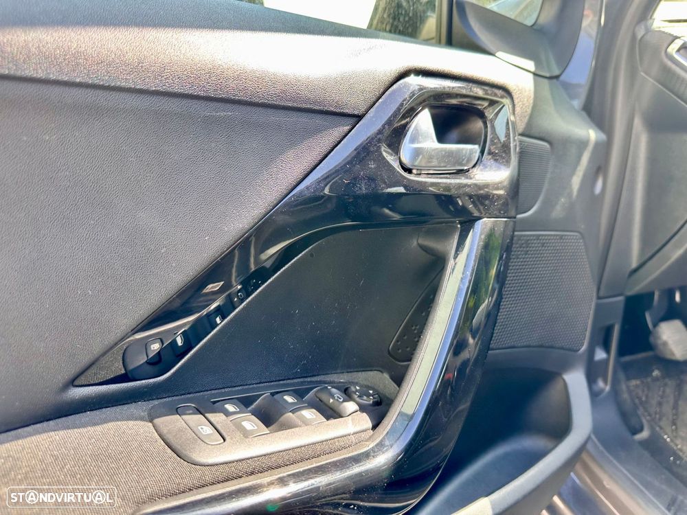 Peugeot 2008 1.2 PureTech Signature - 8