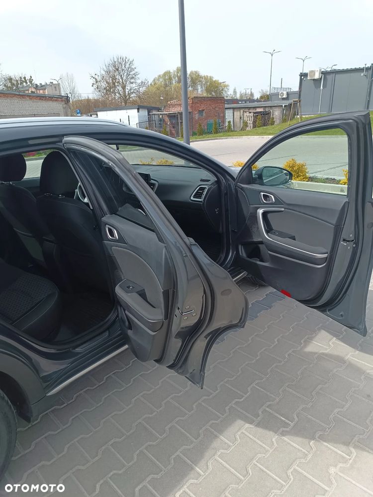 Kia XCeed - 11
