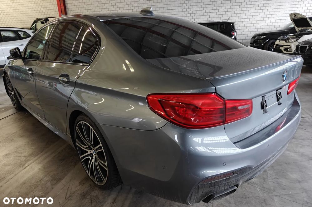 BMW Seria 5 M550i xDrive sport - 2