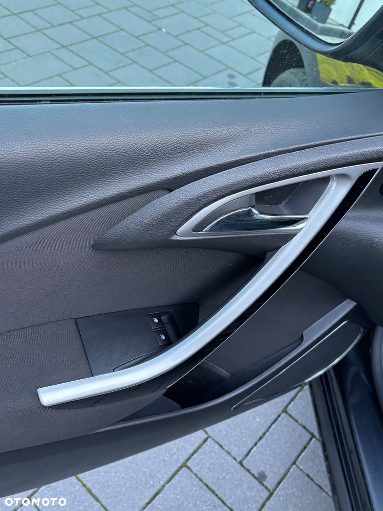 Opel Astra 1.4 Turbo 150 Jahre - 11