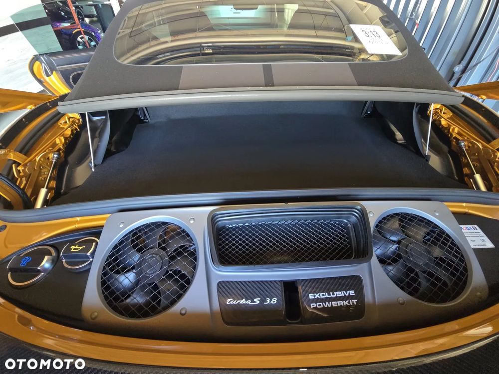 Porsche 911 Turbo S Cabrio - 13