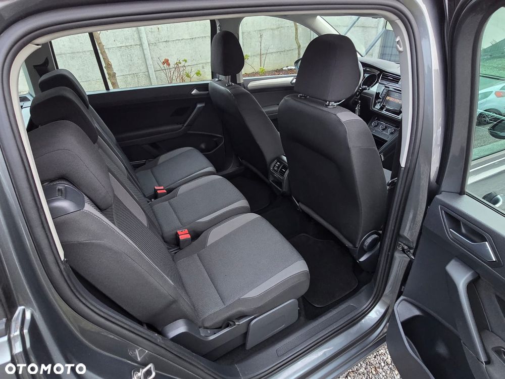 Volkswagen Touran - 32