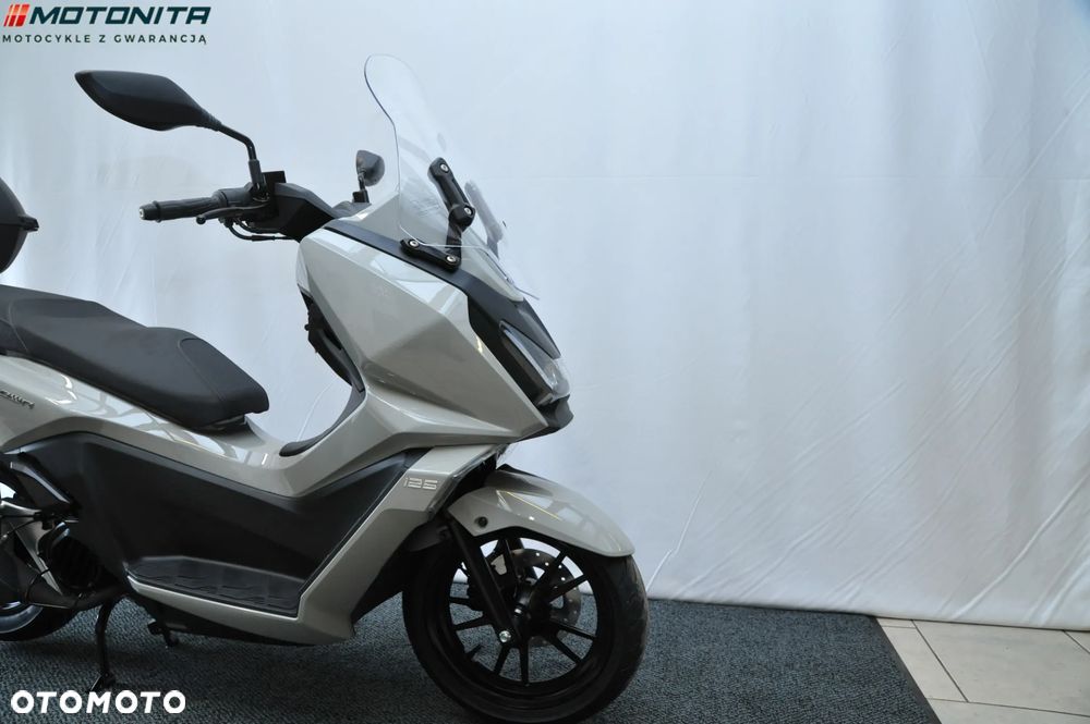 Kymco Skytown - 3