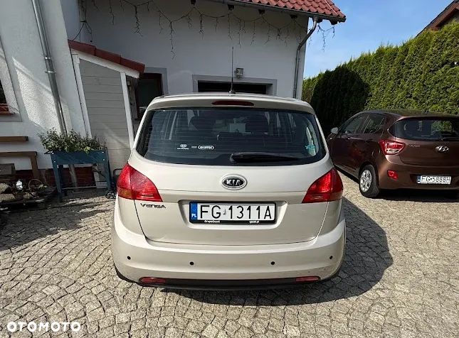 Kia Venga 1.6 L - 13