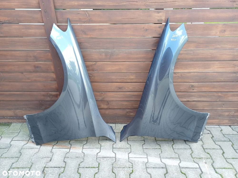 MERCEDES 205 blotnik lewy kolor 755 - 1