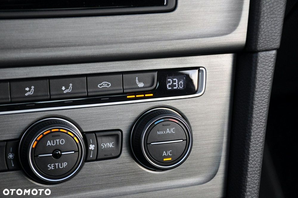 Volkswagen Golf - 33