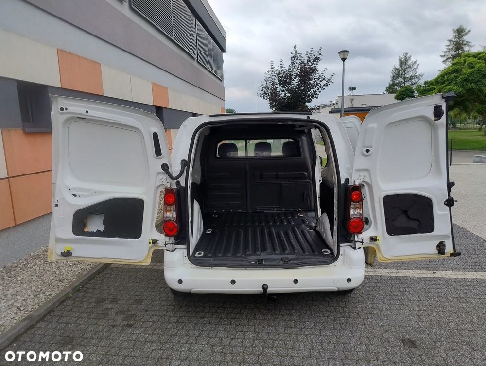 Peugeot PARTNER PO LIFT 1.6 HDI (90KM) 5-BIEGÓW KLIMA TEMPOMAT TABLET STAN IDEALNY FULL OPCJA BEZWYPADKOWY SERWIS KM NIE MA RDZY ! ! ! - 21