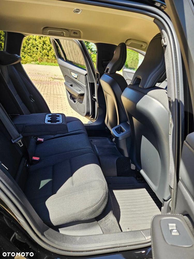 Volvo V60 D4 Momentum Pro - 29